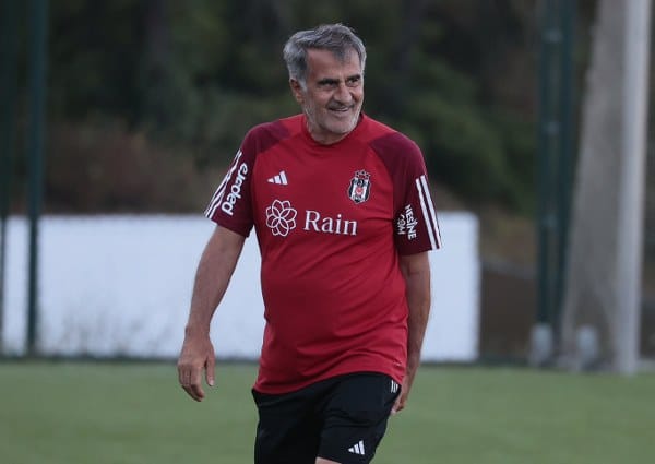 UEFA Konferans Ligi 2. Ön Eleme Turu rövanşında KF Tirana ile karşılaşacak olan Beşiktaş, maç öncesi hazırlıklarını sürdürüyor. Siyah-beyazlı ekip, bu akşam düzenlediği antrenmanla maça odaklandı.