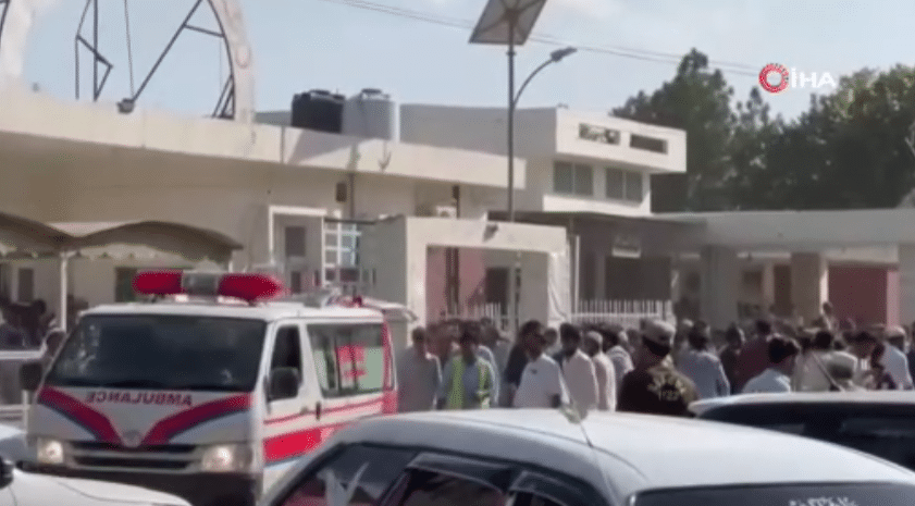 Pakistan'ın Khyber Pakhtunkhwa eyaletinde siyasi parti çalışanlarının katıldığı bir kongrede patlama meydana geldi. 42 kişi hayatını kaybetti, 80 kişi de yaralandı.