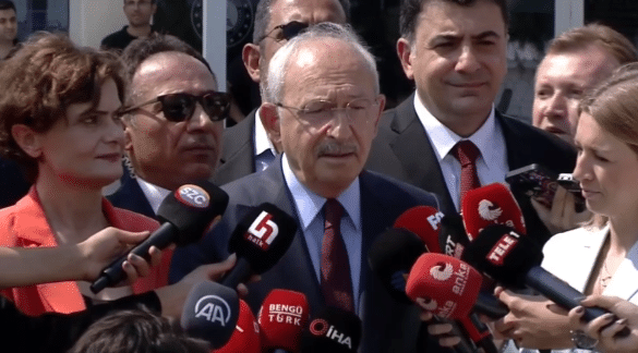 CHP Genel Başkanı Kemal Kılıçdaroğlu, Türkiye İşçi Partisi Hatay Milletvekili Can Atalay’ı ziyaret etmek için Silivri’de bulunan Marmara Cezaevine gitti.