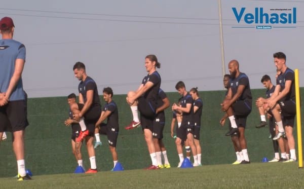 Spor Toto 1. lig ekiplerinden Teksüt Bandırmaspor yeni sezon çalışmalarına kulübün 600 evler mahallesinde bulunan tesislerinde başladı.