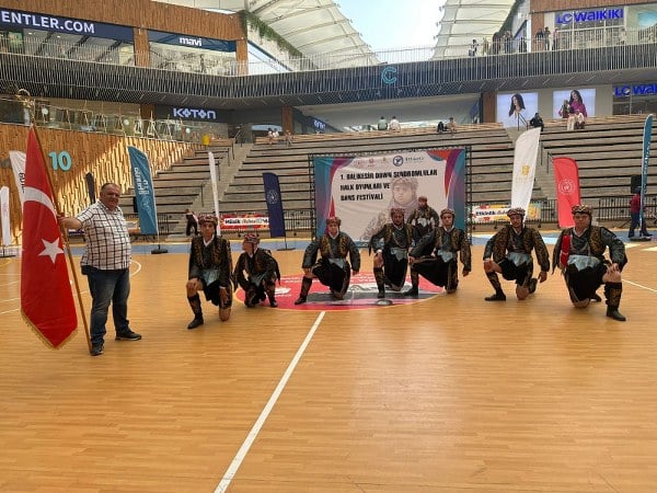 Balıkesir Down Sendromlular Halk Oyunları ve Dans Festivali, 16 Temmuz 2023 tarihinde Balıkesir Esas 10 Burda AVM’de gerçekleştirildi. Festivale, Balıkesir Valiliği, Balıkesir Büyükşehir Belediyesi, Balıkesir Kent Konseyi ve Gençlik ve Spor İl Müdürlüğü ev sahipliği yaptı.