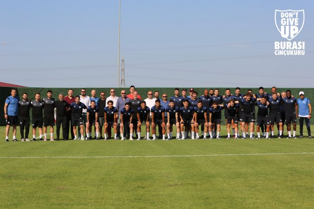 Yeni sezon hazırlıklarını sürdüren Teksüt Bandırmaspor yarın taraftarlara açık olarak antrenman gerçekleştirecek.