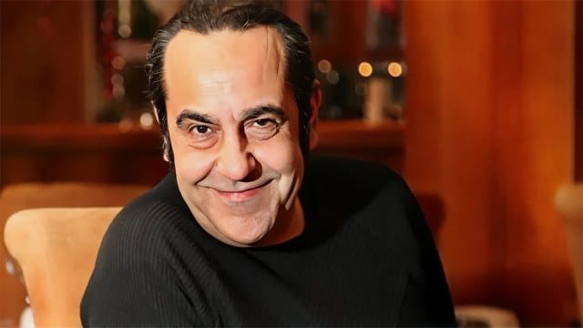 MFÖ'nün (Mazhar, Fuat, Özkan) üyesi müzisyen ve oyuncu Özkan Uğur (69) hayatını kaybetti. Siyasilerden birçok isim Uğur'un ardından başsağlığı mesajını paylaştı.