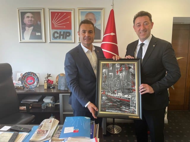 Bandırma Belediye Başkanı Av. Tolga Tosun, Bandırma’nın il olma sürecinde hazırladığı dosya ve bilgileri CHP Genel Başkanı Kemal Kılıçdaroğlu’na sunmak üzere Ankara