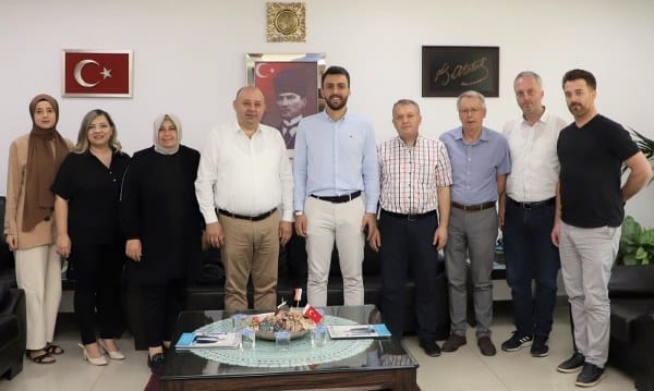 Balıkesir'in en genç ve en dinamik Milletvekili Ali Taylan Öztaylan, AK Parti'nin vizyonu doğrultusunda sürekli bir şekilde çalışmalar yaparak halkın takdirini kazanıyor.