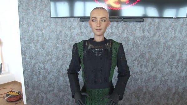 Her geçen gün farklı alanlarda kullanılmaya başlanan yapay zeka teknolojisi şimdi de eğitim ölğretim alanında kullanılmaya başlanacak. Yakın Doğu Üniversitesinde öğrencilere eğitim vermek üzere kullanılacak olan uygulama Avrupa