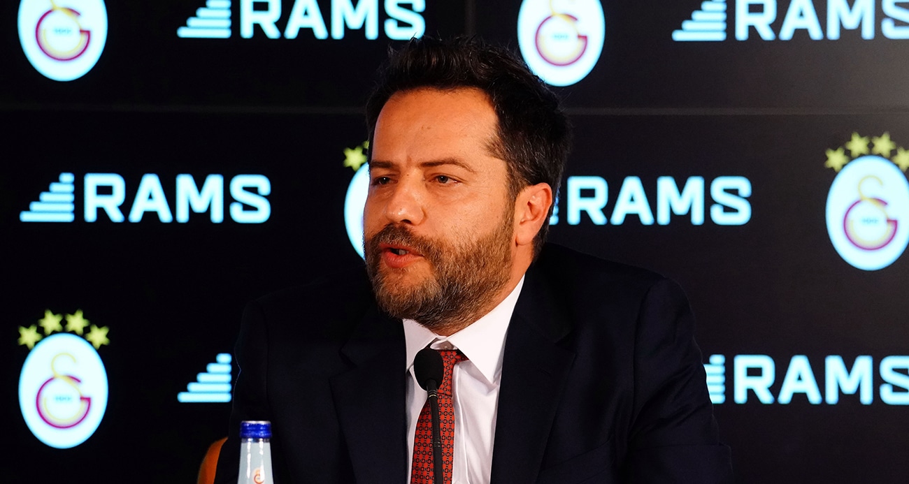 Galatasaray Sportif AŞ Başkan Vekili Erden Timur, "Bu sene Avrupa’da ve Türkiye’de çok büyük hedefleri olan kadro oluşturacağız" dedi.