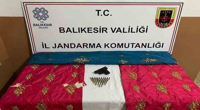 Balıkesir’in Erdek ilçesinde tarihi eser kaçakçılığı yaptığı tespit edilen 1 şüpheli yakalanarak hakkında adli işlem başlatıldı.