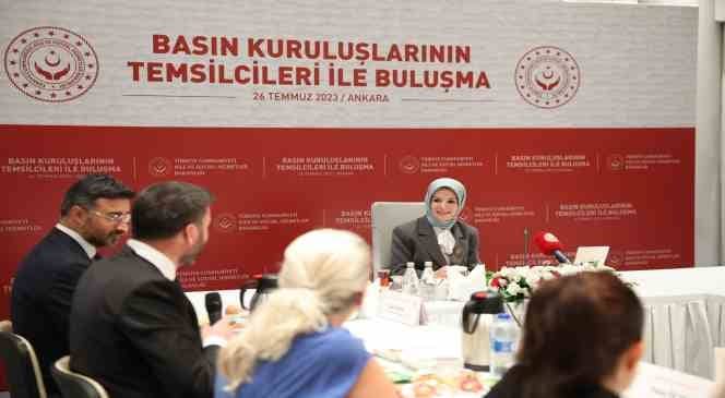 Aile ve Sosyal Hizmetler Bakanı Mahinur Özdemir Göktaş, 75’inci Yıl Huzurevi’nde basın kuruluşlarının Ankara temsilcileriyle bir araya geldi. Göktaş, “Süresiz nafaka gibi bir durum adil bir durum değil" söyleminde bulundu.