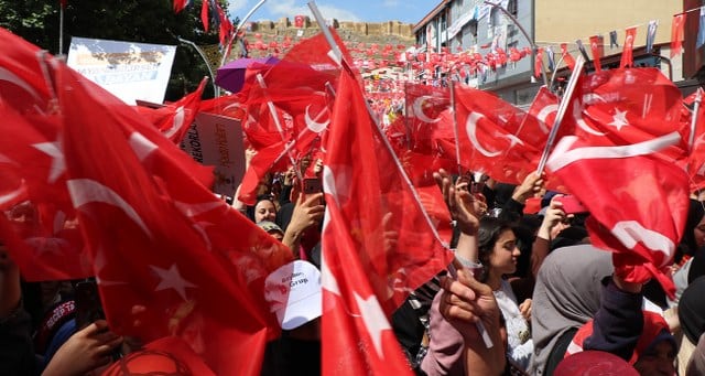Cumhurbaşkanı Recep Tayyip Erdoğan, Cumhurbaşkanlığı seçimlerinde en çok oy aldığı illeri ziyaret turuna başladı. İlk ziyaretini Bayburt’a gerçekleştirdi.