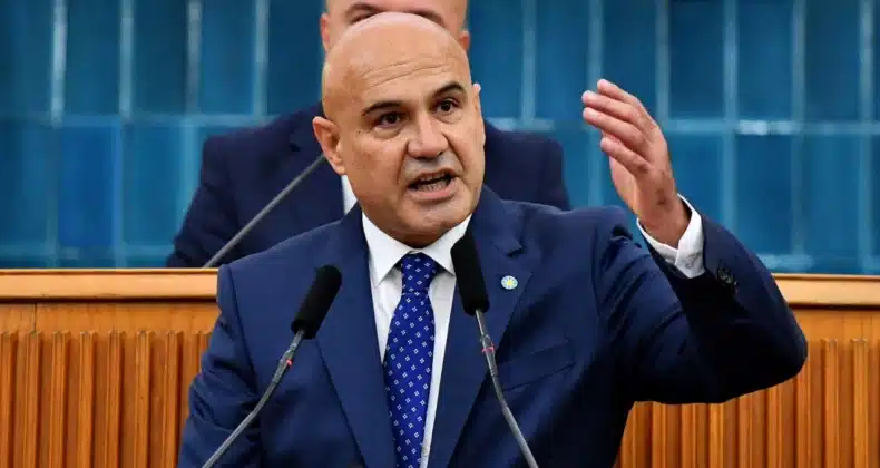 İYİ Parti Balıkesir Milletvekili Op. Dr. Turhan Çömez’in annesi İkbal Çömez ve ablası Hacer Dere İYİ Parti’ye üye olmak için yaptıkları başvuru Ak Parti parti üyeliği sebebiyle reddedildi. Turhan Çömez şaşırdığı bu olayı sosyal medya hesabından duyururken vatandaşları uyardı.