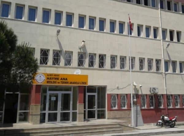 Susurluk İlçe Milli Eğitim Müdürlüğü tarafından yapılan açıklamalar dâhilinde ilçede bulunan okul binalarının deprem dayanıklılığına karşın güçlendirme çalışmaları sürüyor.