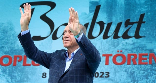 Cumhurbaşkanı Recep Tayyip Erdoğan, Cumhurbaşkanlığı seçimlerinde en çok oy aldığı illeri ziyaret turuna başladı. İlk ziyaretini Bayburt’a gerçekleştirdi.