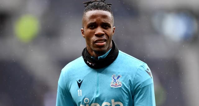 Galatasaray, Fenerbahçe'ye transfer olacağı konuşulan Wildfred Zaha ile görüşmelerin başladığını KAP'a bildirdi
