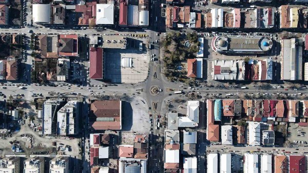 Temel alınan yıllık verilere göre hesaplanan bağımsız yıllık Gayri Safi Yurtiçi Hasıla (GSYH), 2022'de zincirlenmiş hacim endeksi kullanılarak bir önceki yıla göre %5,5 oranında artış gösterdi.