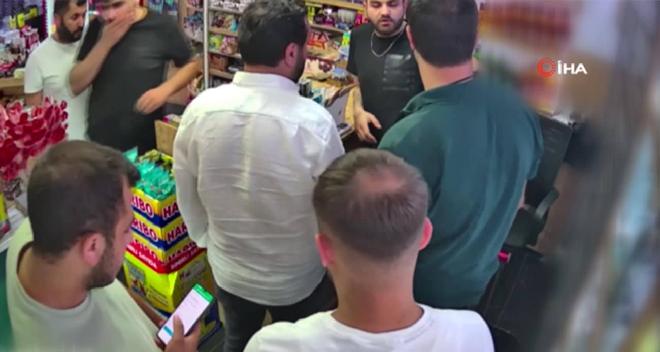 İstanbul Esenyurt'ta tekel bayisindeki saldırıya ilişkin gözaltına alınan 8 kişiden 3’ü tutuklandı, 5’i adli kontrol şartıyla serbest bırakıldı.