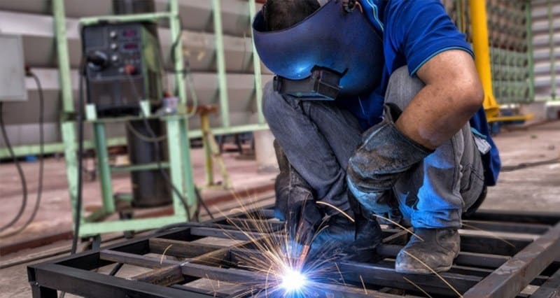 2023 yılının ikinci çeyreğinde işsizlik, bir önceki çeyreğe kıyasla 73 bin kişi azalarak 3 milyon 400 bin kişi olarak kaydedildi. İşsizlik oranı ise 0,3 puanlık düşüşle yüzde 9,7 seviyesine indi.