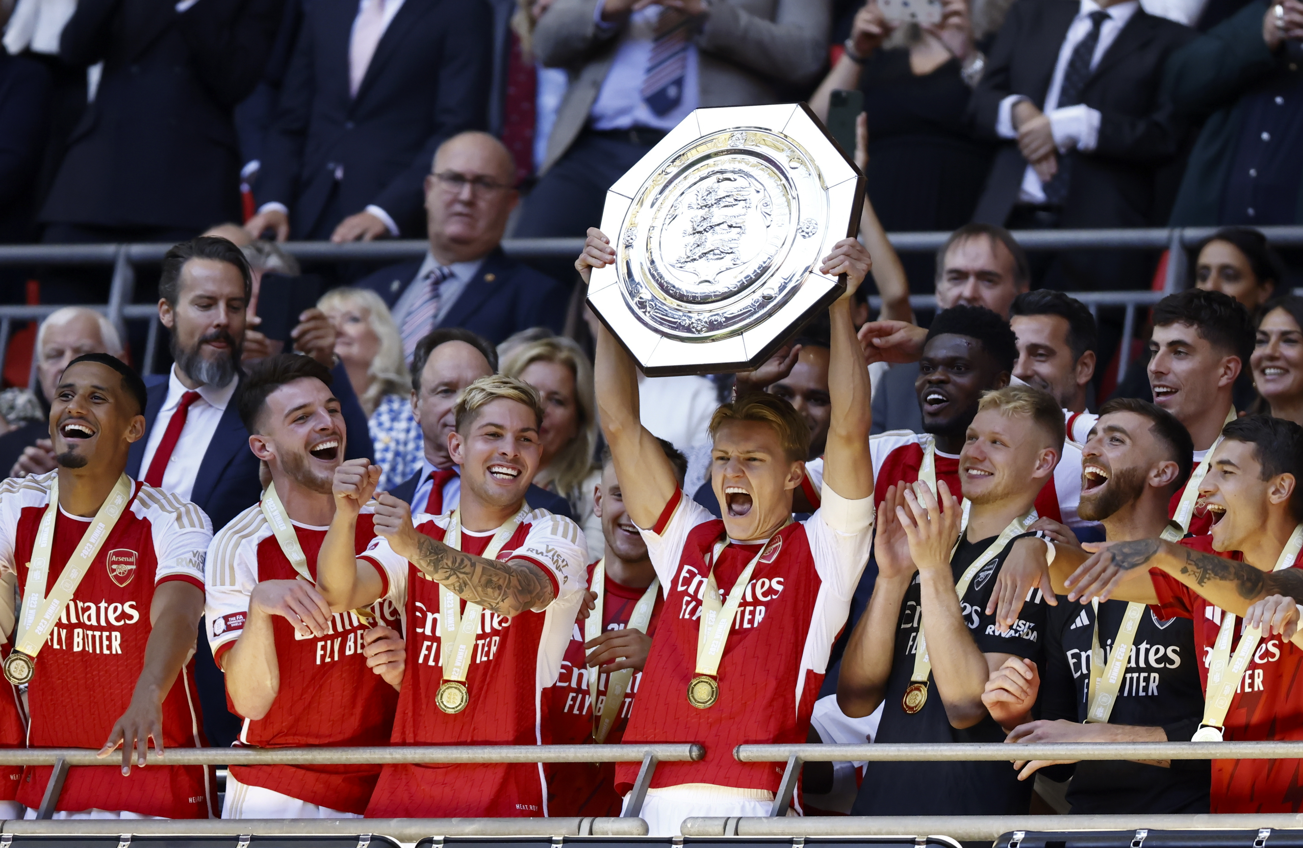 ARSENAL, COMMUNİTY SHİELD KUPASI'NIN SAHİBİ OLDU