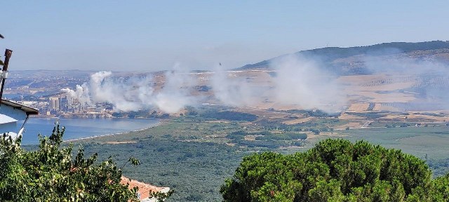 Balıkesir'in Bandırma ilçesinde faaliyet gösteren Bandırma Gübre Fabrikaları A.Ş. (BAGFAŞ) şirketinin denize sıvı deşarj yapmaya devam etmesi ve havadan salınım yaptığı asit dumanı vatandaşların yoğun tepkisine sebep oluyor.