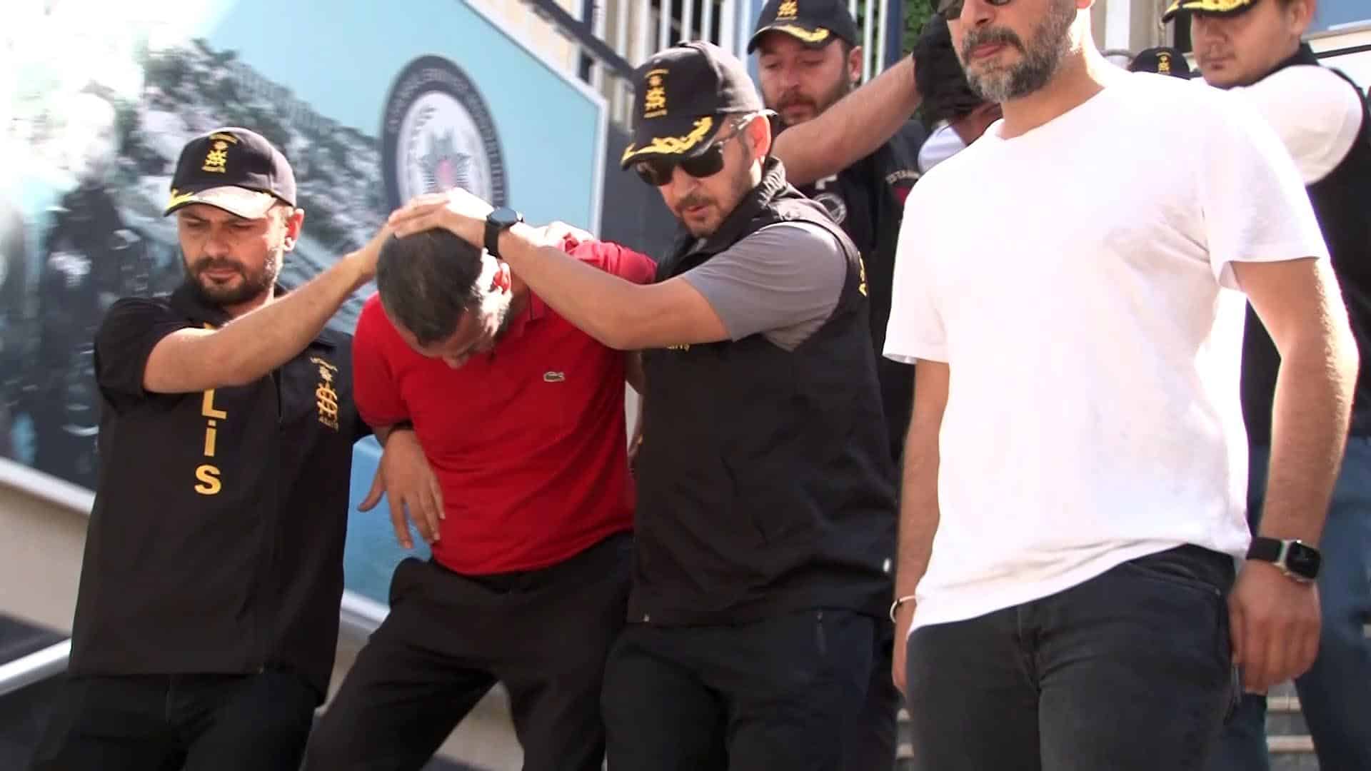 Beşiktaş'ta meydana gelen 24 yaşındaki genç şahsın vurularak hayatını kaybetmesi olayıyla ilgili olarak gözaltına alınan 1'i kadın toplam 10 şüpheli, emniyetteki işlemlerinin tamamlanmasının ardından adliyeye sevk edildi.
