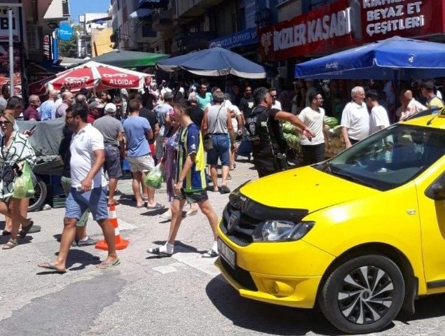 Balıkesir'in Erdek ilçesinde tartışma sonucu bir kişi ayağından silahla vurularak yaralandı. Diğer şahıs kaçarken polis yakalamak için çalışma başlattı.