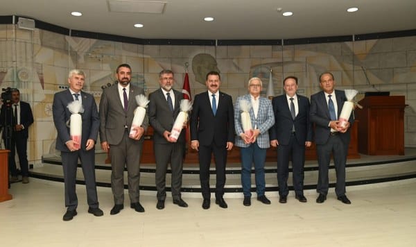 Karesi Belediye Başkanı Dinçer Orkan, Geleneksel Kurtdereli Mehmet Pehlivan Yağlı Güreşleri'nin 63. düzenlemesinin bu yıl 1-3 Eylül tarihleri arasında yapılacağını duyurdu. Başkan Orkan, bu özel etkinliğe Balıkesir Büyükşehir Belediyesi Meclis üyelerini de davet etti.Başkan Orkan, “Bu yıl başlayan Türkiye Yağlı Güreş Ligi finalleri ise Kurtdere’de yapılacak” dedi.
