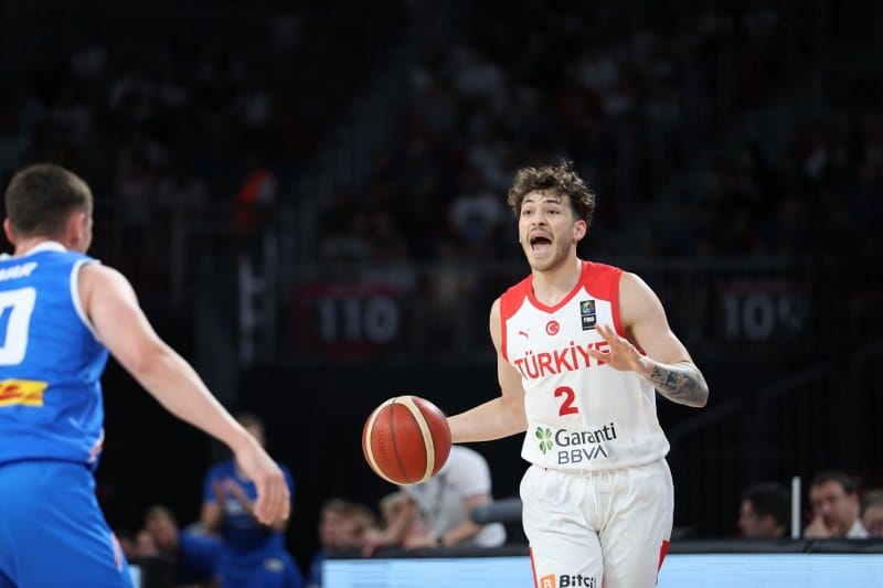 FIBA Olimpiyat Ön Eleme Turnuvası'ndaki ilk maçında Türkiye, İzlanda'yı 99-72 mağlup ederek turnuvaya galibiyetle başladı.