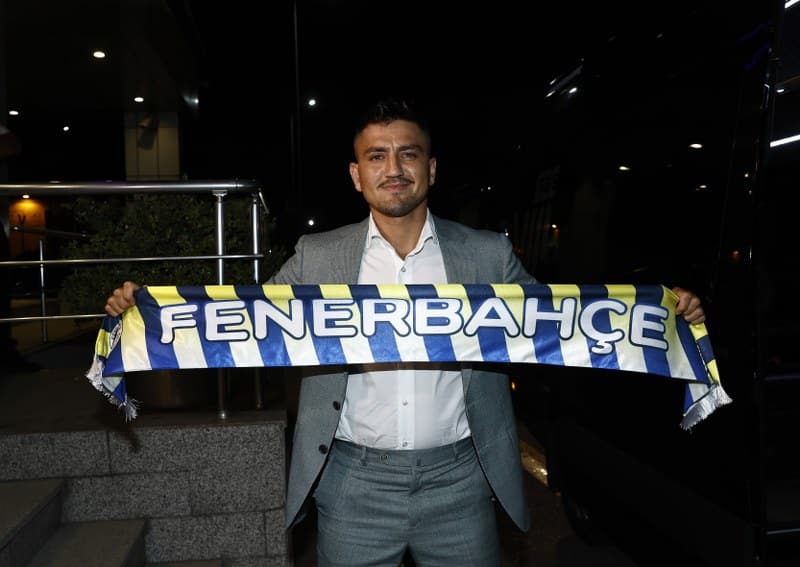 Fenerbahçe'nin prensip anlaşmasına vardığı Fransız ekibi Marsilya'da forma giyen milli futbolcu Cengiz Ünder, İstanbul'a geldi. Ünder, "Fenerbahçe’yi şampiyon yapmak istiyorum" dedi.