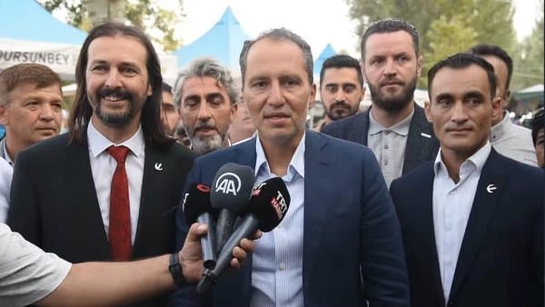 Yeniden Refah Partisi Genel Başkanı Fatih Erbakan, Balıkesir'in Dursunbey ilçesini ziyaret etti. Erbakan, burada vatandaşlarla sohbet etti ve esnaf ziyaretleri gerçekleştirdi.