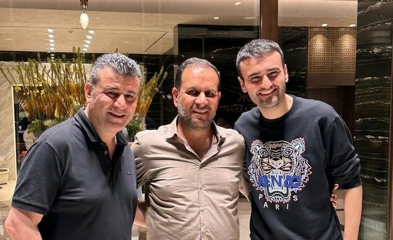 Fenomen işletmeci CZN Burak ile bir takım sıkıntıları olduğu iddia edilen babası barıştı.