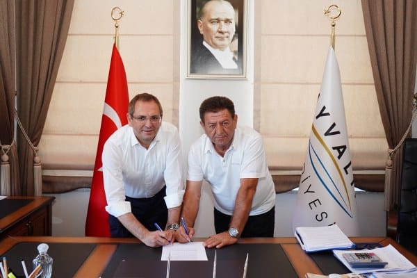 Ayvalık Belediyesi, bünyesindeki Güzel Ayvalık Şirketi'yle TÜRK-İŞ'e bağlı Balıkesir Belediye-İş Sendikası ile aralarında ek protokol imzaladı. Yapılan ek protokol ile en düşük işçi maaşı 13 bin liradan 16-18 bin liraya yükseltildi.