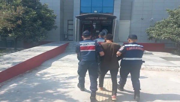 Balıkesir'in Susurluk ilçesinde DEAŞ terör örgütü mensubu şahıs, jandarma ekiplerinin gerçekleştirdiği başarılı operasyonla gözaltına alındı.