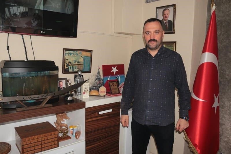 Karesi Belediyesi Meclis üyesi Kemal Aydın, Balıkesir'in ana arterlerinden olan Bandırma Caddesi'nin adının 'Alparslan Türkeş Caddesi' olarak değiştirilmesi için meclise yazılı olarak başvurdu.