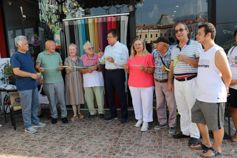 Balıkesir’in Edremit ilçesinde “Türkmenlerin Sesi” fotoğraf sergisinde 110 fotoğraf sanatseverlerle buluşturuldu.