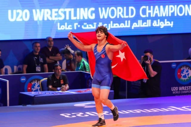 U20 Dünya Güreş Şampiyonası’nda grekoromen stil 82 kilogramda milli güreşçi Alperen Berber, finalde İranlı güreşçi Yasin Ali Yazdı’yı 9-1 mağlup ederek dünya şampiyonu oldu.