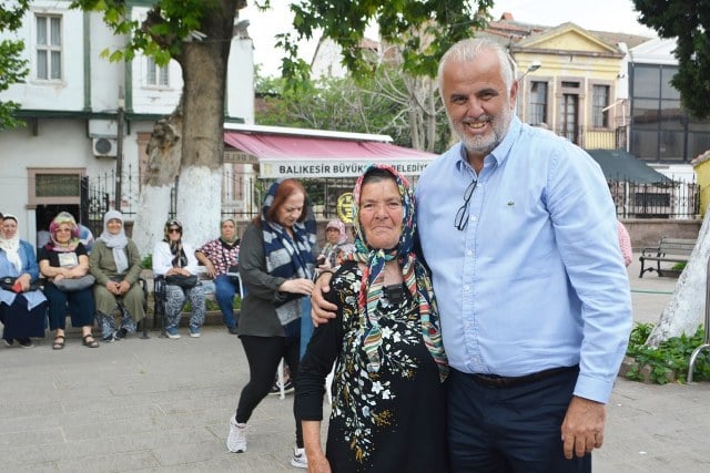 Balıkesir'de Ayvalık AK Parti İlçe Başkanı Ali Gür görevinden istifa ettiğini sosyal medya hesabından açıkladı.