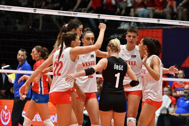 Filenin Sultanları, CEV Avrupa Voleybol Şampiyonası C Grubu üçüncü maçında Çekya ile karşılaştı. Milliler, maçı 3-1 kazandı ve grupta 3'te 3 yaptı.