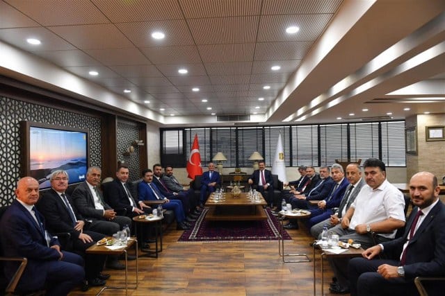 AK Parti Genel Başkan Yardımcısı ve Yerel Yönetimler Başkanı Yusuf Ziya Yılmaz, 2024 seçimleri öncesinde Balıkesir’de AK Parti teşkilatlarıyla bir araya geldi. Büyükşehir Belediye Başkanı Yücel Yılmaz’ı da ziyaret etti.