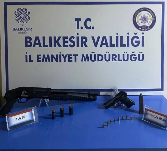 Balıkesir'de polis ekipleri il genelinde yaptıkları asayiş operasyonlarında çeşitli suçlardan aranan 28 şahsı gözaltına aldı. Bu şahıslardan 17'si tutuklandı.