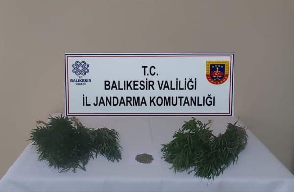 Balıkesir'in Erdek ilçesinde ilçe Jandarma Komutanlığı'nın bölgedeki uyuşturucu ile mücadelesi aralıksız devam ediyor.