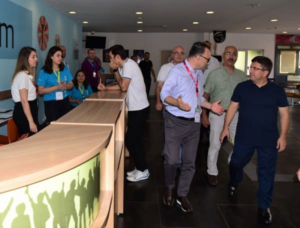 Balıkesir Üniversitesi Rektörü Prof. Dr. Yücel Oğurlu, 2023-2024 Akademik Yılı'nın 18 Eylül'de başlaması öngörülen hazırlık süreci kapsamında, Çağış Yerleşkesi'nde bulunan Residorm Özel Öğrenci Yaşam Merkezi'ni denetledi.