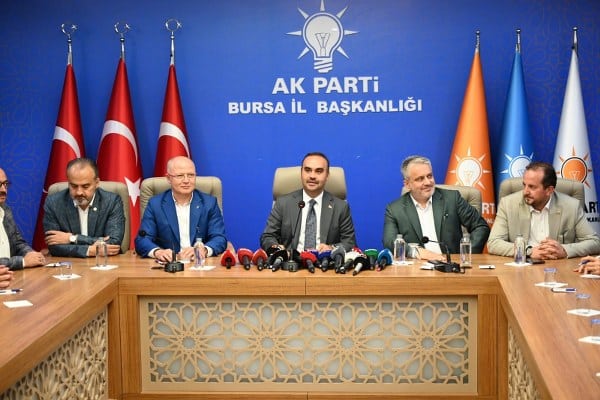 Togg kısa süre içerisinde uluslararası pazarda yerini alacağını belirten Sanayi ve Teknoloji Bakanı Mehmet Fatih Kacır, "Togg, Türkiye'nin yeni nesil sanayi politikasının da en güzel örneğidir. 2002 yılında 9 OSB yer alırken bugün OSB sayımızı 17’ye çıkardık. Bu yönüyle Bursa Türkiye’de birinci sırada yer almaktadır. Bursa’ya son 20 yılda 175 milyardan fazla yatırım yaptık" dedi.