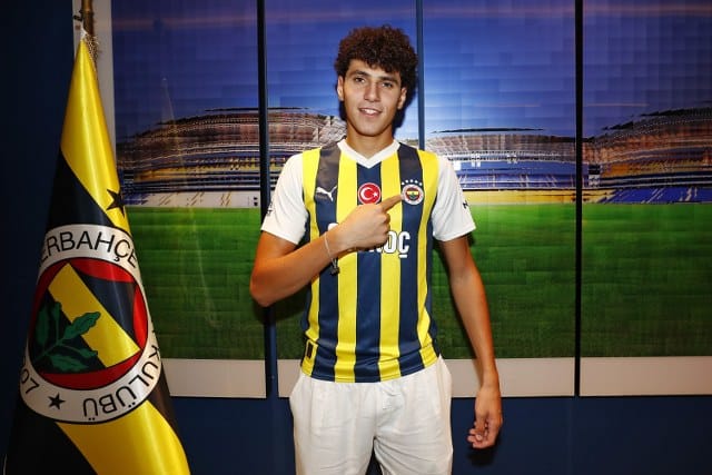Fenerbahçe'nin yeni transferi Mısırlı stoper Omar Fayed'in lisansı çıktı.