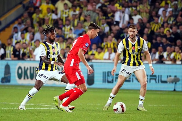UEFA Avrupa Konferans Ligi Play-off turu ilk maçında Twente’yi 5-1 mağlup eden Fenerbahçe, grup aşaması için Twente deplasmanında mücadele edecek.