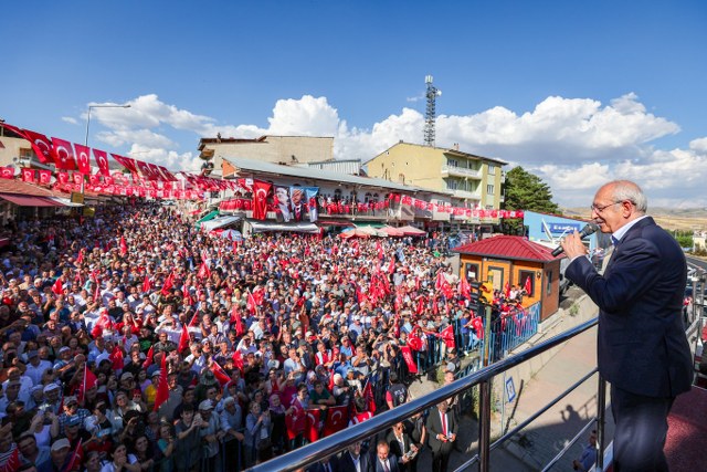 CHP Genel Başkanı Kemal Kılıçdaroğlu, "Ocak’tan sonra belediye başkanları seçim süreci gelecek, asıl zammı seçimden sonra göreceksiniz. Asıl mağduriyeti o zaman göreceksiniz." ifadelerini kullandı.