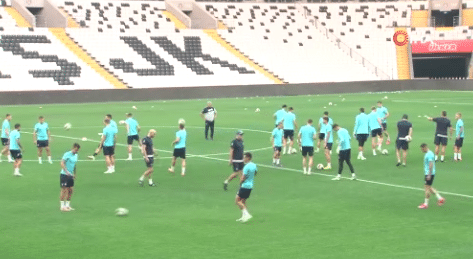 Dinamo Kiev, UEFA Avrupa Konferans Ligi Play-off Turu rövanş maçında deplasmanda Beşiktaş ile oynayacağı maçın hazırlıklarını bitirdi.