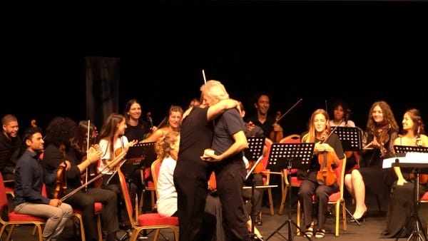 Körfez'de gerçekleştirilen Adra Festivalinde sahne alan Rengim Gökmen'e sürpriz dağumgünü kutlaması hazırlandı. Festivalin son konseri nde sahne almak üzere Balıkesi'e gelen sanatçı Balıkesir AVLU'da sahne adlığı esnada ise doğumgünü sürprizi yapıldı.