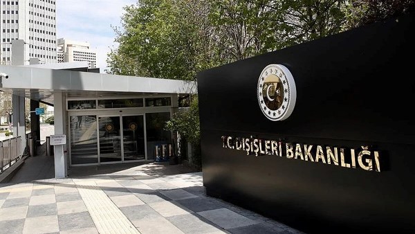 Dışişleri Bakanlığının yaptığı açıklamada, "Ermenistan’dan beklentimiz, provokatif adımlardan kaçınarak, Azerbaycan’ın toprak bütünlüğünü ve egemenliğini tanıması, Karabağ’da bulunan Ermeni nüfusun ihtiyaçlarının karşılanması için, ’Ağdam-Hankendi’ ve diğer alternatif yolların kullanılmasına, ayrıca Azerbaycan’ın Ermeni nüfusunu yeniden entegre etme çabalarına destek vermesidir" denildi. ABD PAKİSTAN