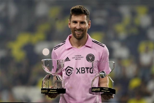 Arjantinli yıldız futbolcu Lionel Messi, ABD kariyerindeki ilk kupasını kazanırken Inter Miami de ilk kupasını müzesine götürdü.