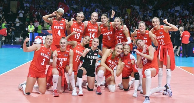 A Milli Kadın Voleybol Takımı, 2023 CEV Kadınlar Avrupa Voleybol Şampiyonası Son 16 Turu’nda Belçika galibiyetiyle çeyrek finale yükseldi.